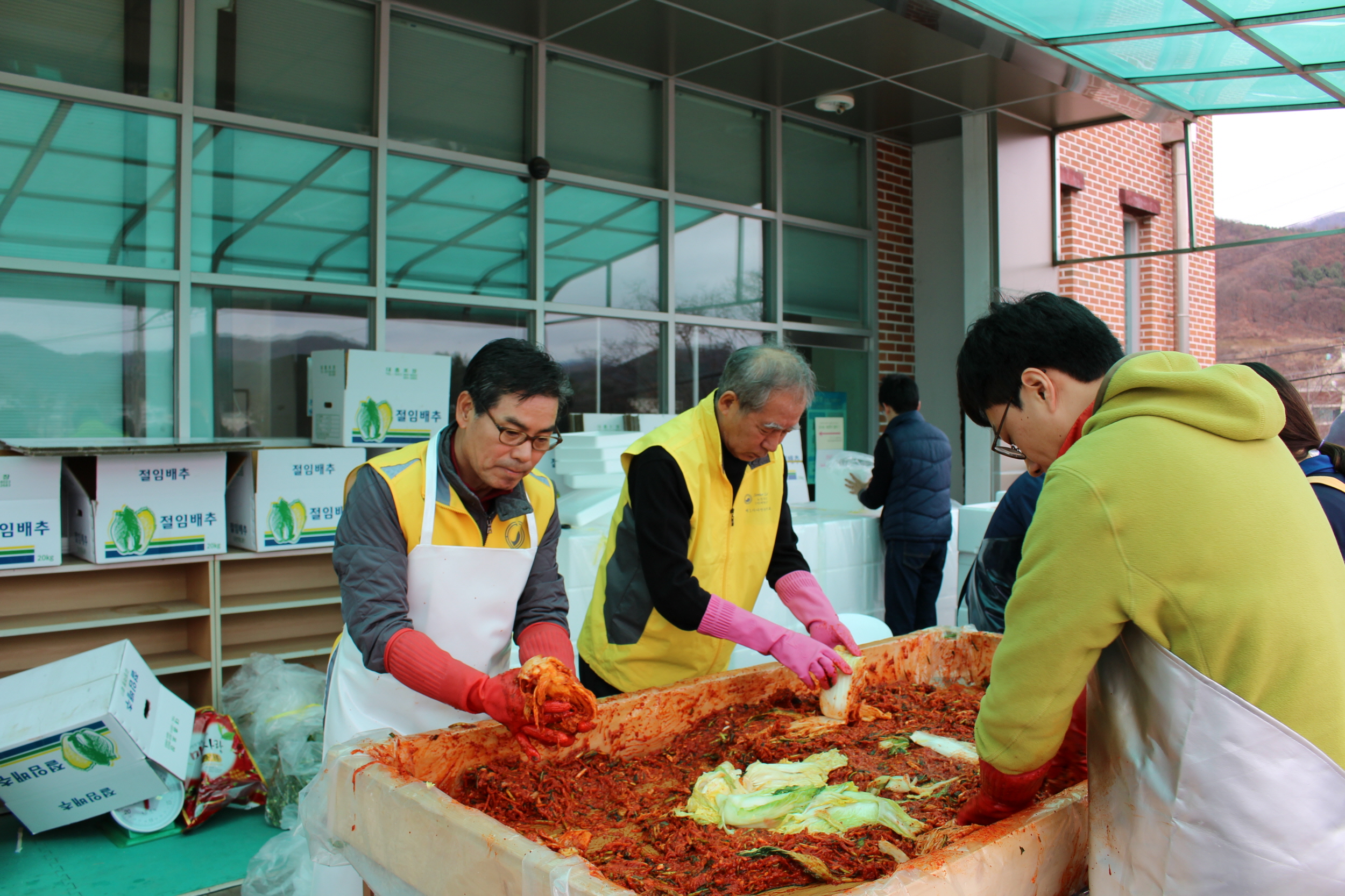 한국노인인력개발원 사랑의 김장 담그기 사회공헌활동